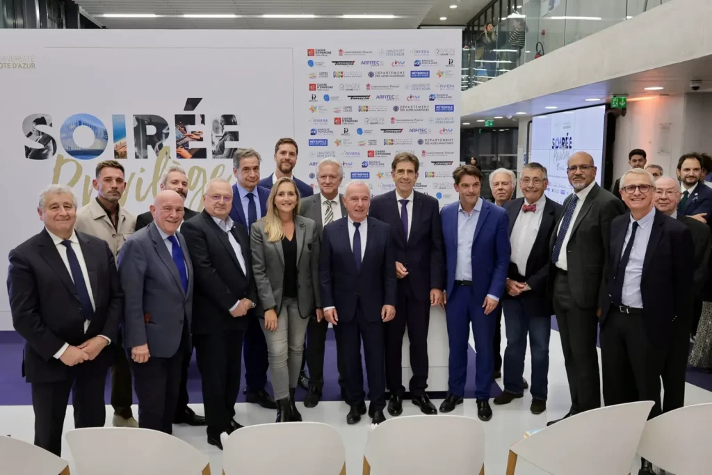 Photo de groupe lors de la Soirée Privilège de la Fondation marquant les 60 ans d'Université Côte d'Azur