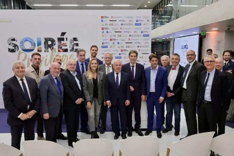 Photo de groupe lors de la Soirée Privilège de la Fondation marquant les 60 ans d'Université Côte d'Azur