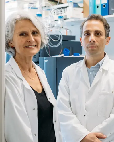 Chercheurs en laboratoire illustrant l'axe Bien-être & Santé de la Fondation Université Côte d'Azur