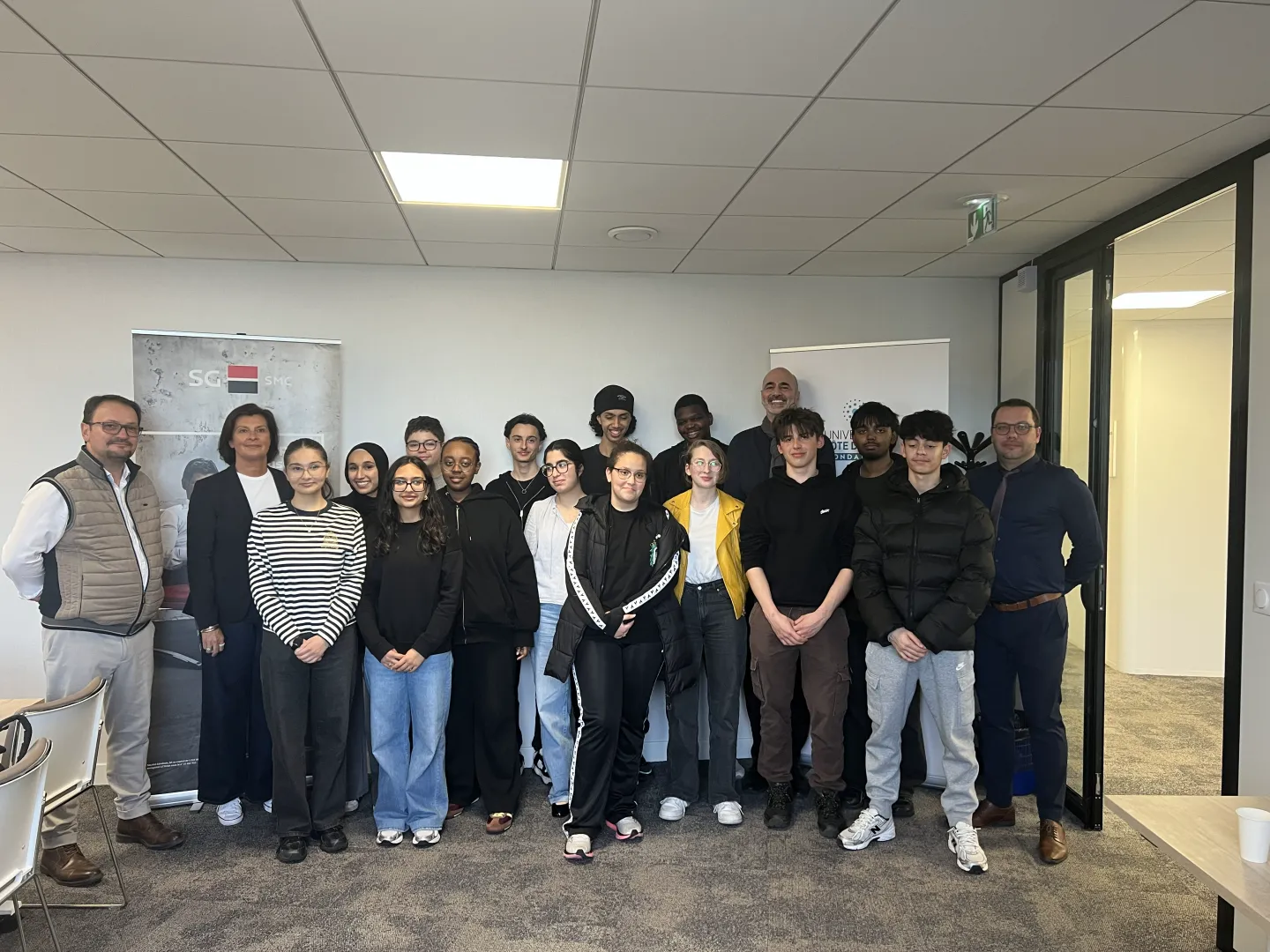 Visite d'entreprise Talents Junior à la Société Générale – lycéens avec des professionnels de la banque